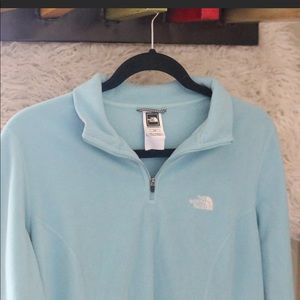 cute and comfy north face pullover size large
